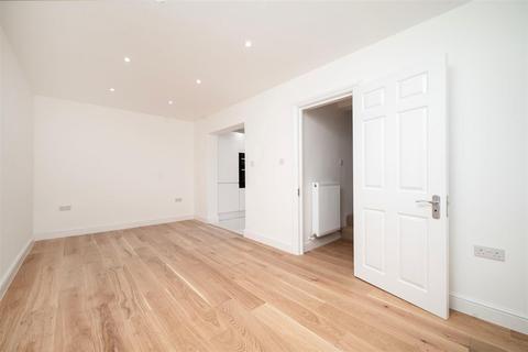 3 bedroom house for sale, Maple Mews, Maida Vale NW6