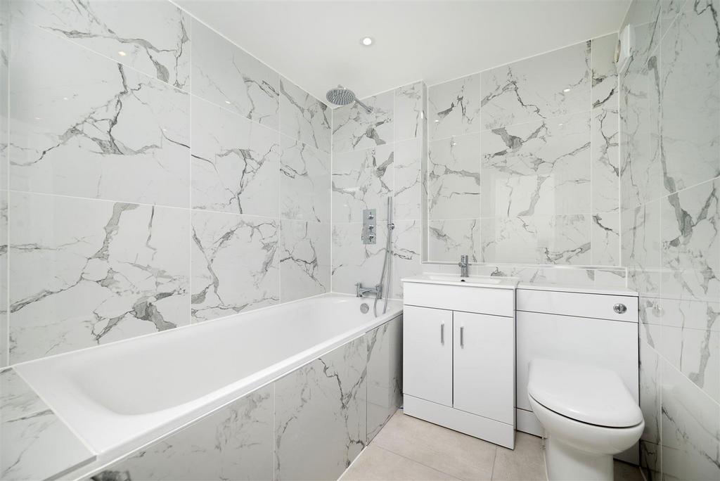 En-suite bathroom - Maple Mews.jpeg