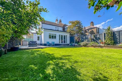 3 bedroom detached house for sale, Westcliff Drive, Leigh-On-Sea SS9