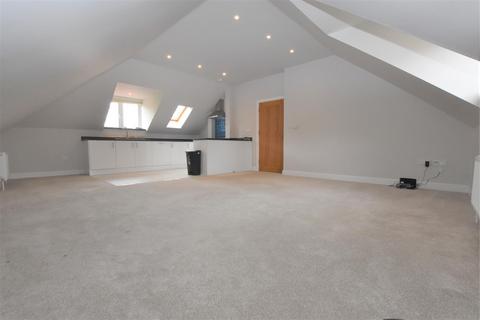 2 bedroom flat to rent, Cressingham Road