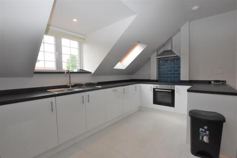 2 bedroom flat to rent, Cressingham Road