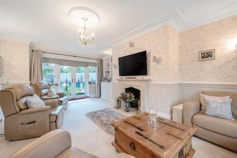 3 bedroom apartment for sale, Eyhurst Park, Kingswood