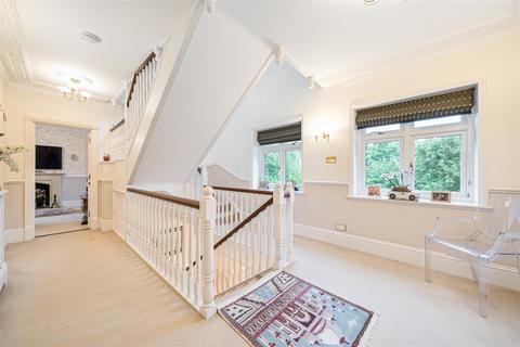 3 bedroom apartment for sale, Eyhurst Park, Kingswood