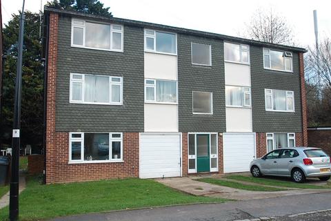 2 bedroom apartment to rent, Hiljon Crescent, Chalfont St Peter, Buckinghamshire, SL9