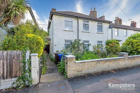 3 bedroom end of terrace house for sale, Hathaway Road, Grays