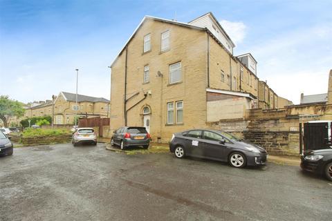 4 bedroom end of terrace house for sale, Woodroyd Road, Bradford BD5