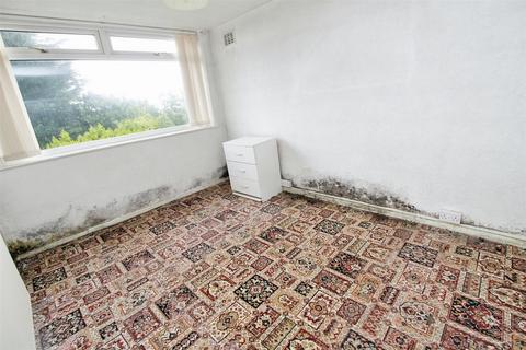 102 Old Road, Bradford, BD7 4ND