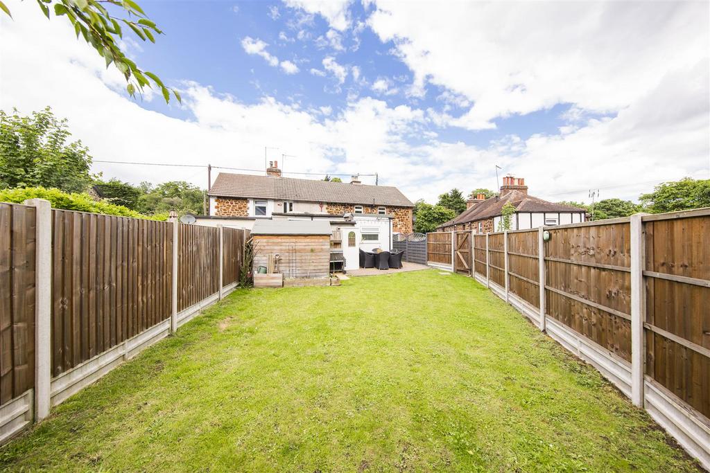 Spacious South Facing Garden