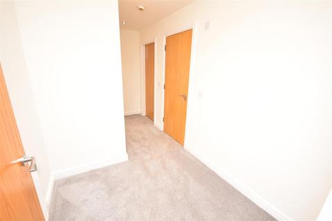 2 bedroom apartment to rent, Storeton Road, Prenton