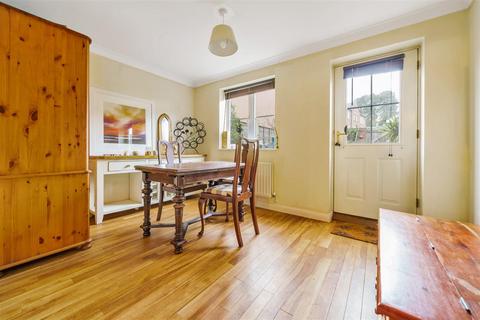 13 Watson Place, Exeter, EX2 4SF