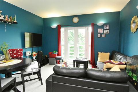 2 bedroom flat for sale, Sovereign Heights, Slough SL3