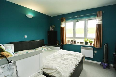 2 bedroom flat for sale, Sovereign Heights, Slough SL3