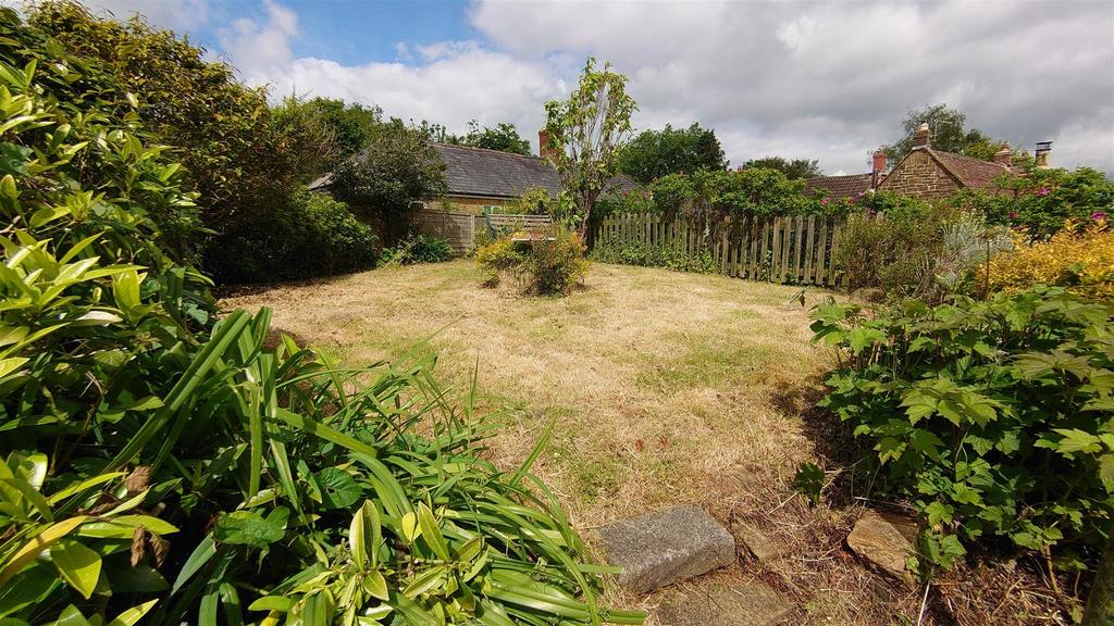 Dray Road, Higher Yeovil 3 bed detached house for sale £265,000