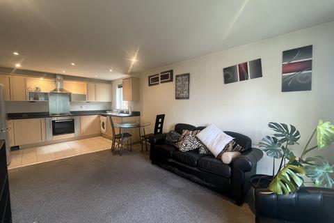 3 bedroom flat to rent - Gilbert House, Elmira Way, Salford, M5 3DE