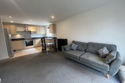 3 bedroom flat to rent, Gilbert House, Elmira Way, Salford, M5 3DE