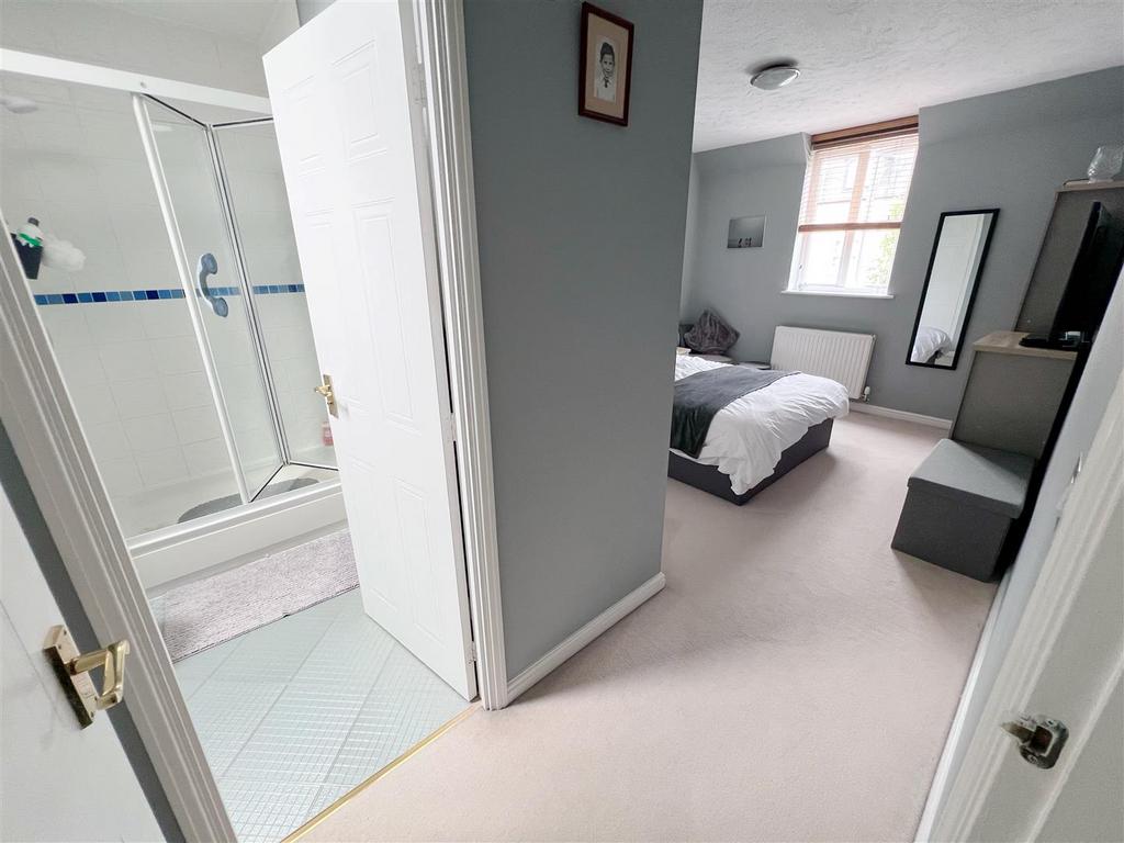 Master Bedroom &amp; En Suite