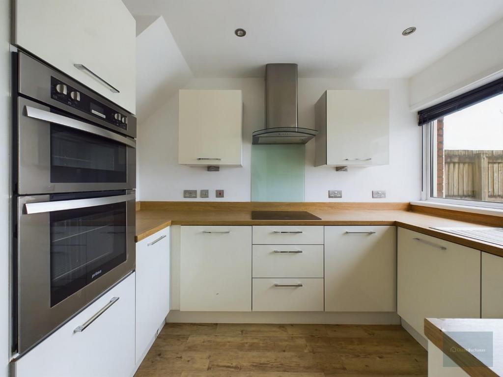 Kitchen pic 2.jpg