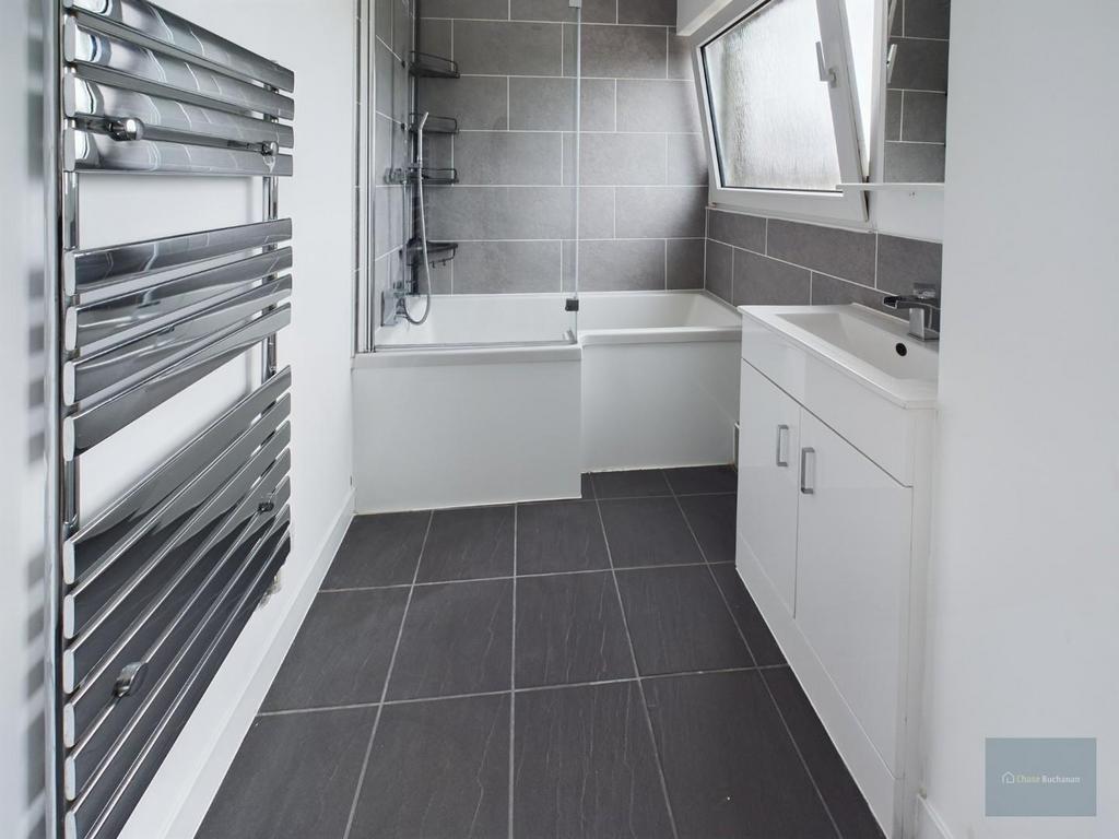 Bathroom (2).jpg