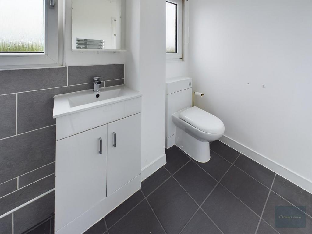 Bathroom (1).jpg
