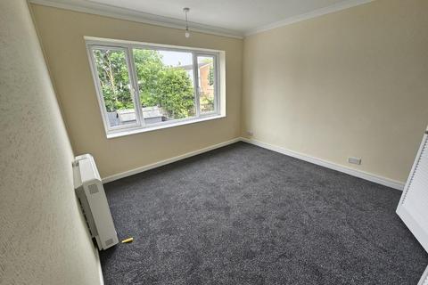 2 bedroom maisonette to rent, Shelley Close, Hayes, UB4 0QW