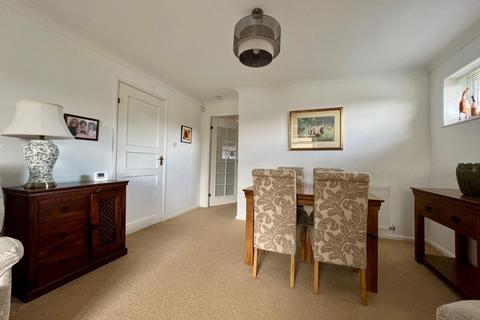 4 Lambsdowne, Dursley, GL11 6PX