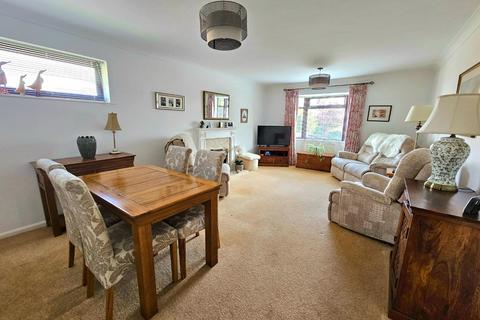 4 Lambsdowne, Dursley, GL11 6PX