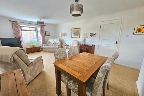 4 Lambsdowne, Dursley, GL11 6PX