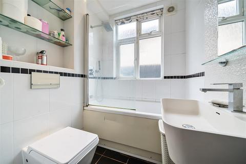 11a Salisbury Road, Carshalton, SM5 3HA