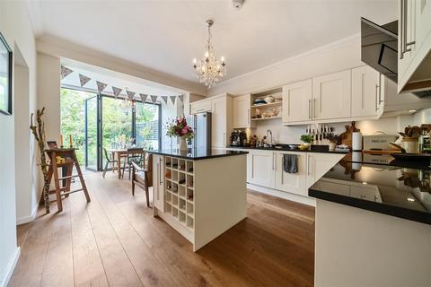 11a Salisbury Road, Carshalton, SM5 3HA