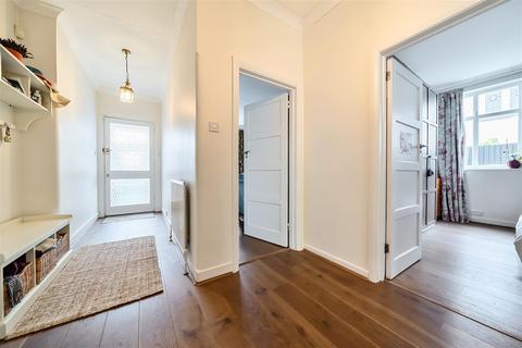 11a Salisbury Road, Carshalton, SM5 3HA