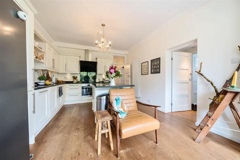11a Salisbury Road, Carshalton, SM5 3HA