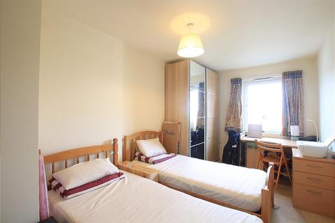 6 Canalside Gardens, Southall, UB2 5TJ