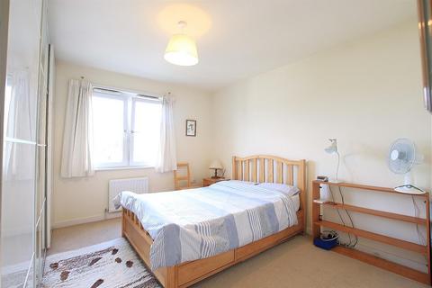 6 Canalside Gardens, Southall, UB2 5TJ