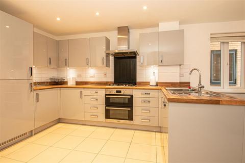 4 bedroom end of terrace house to rent, Barrosa Way, Whitehouse