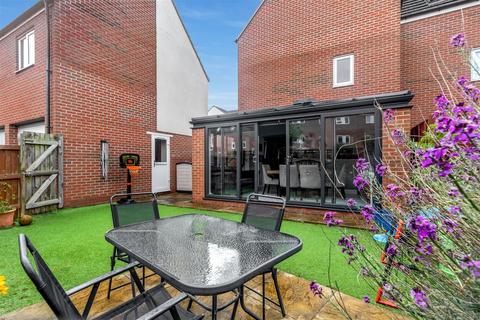 4 bedroom townhouse for sale, Bluebell Gardens, Broughton, Milton Keynes