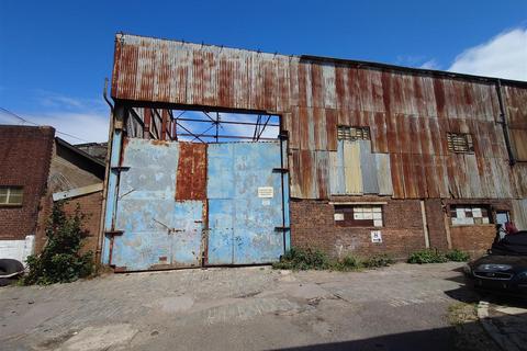 Storage to rent, Albion Parade, Gravesend, Kent