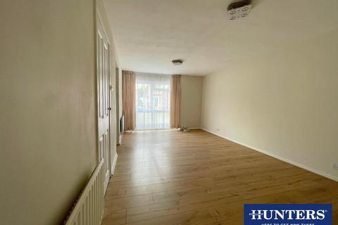 2 bedroom flat to rent, Hampton Road, Worcester Park