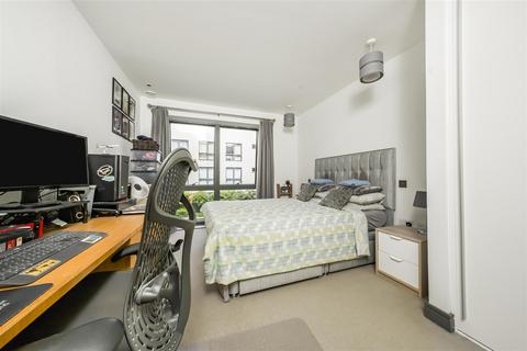 2 bedroom apartment to rent, Wharf House Brewery Lane
