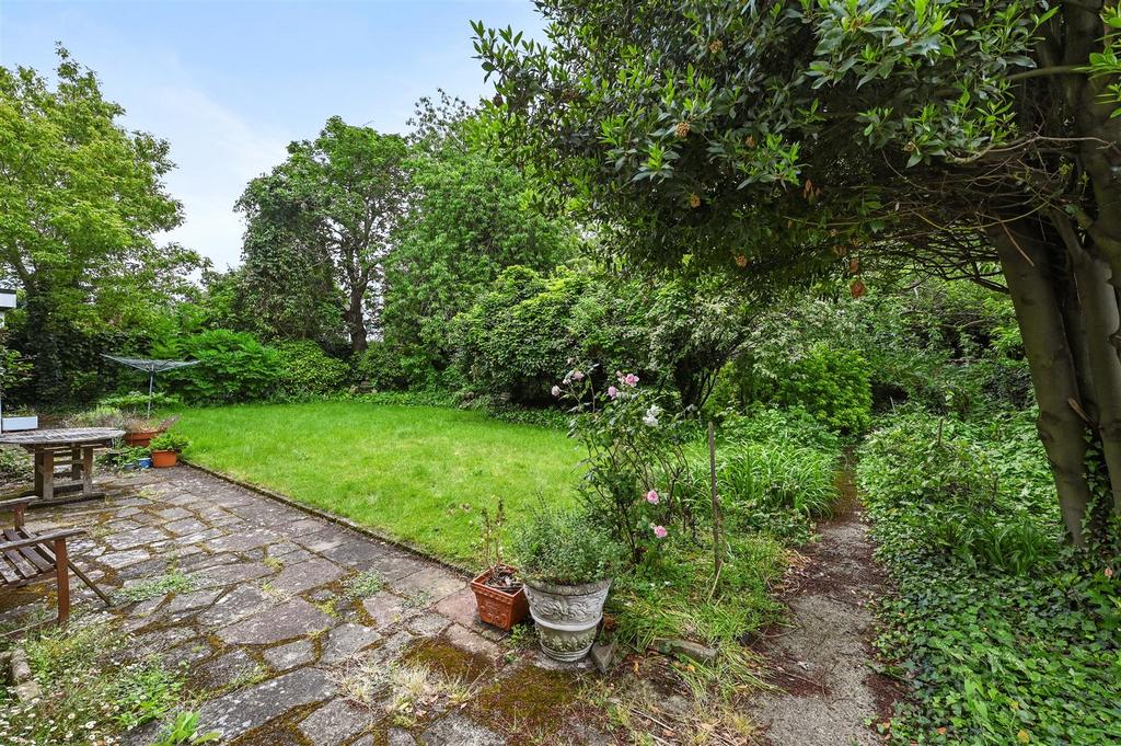 WH - 4 Hill Road - Garden1 (1).jpg