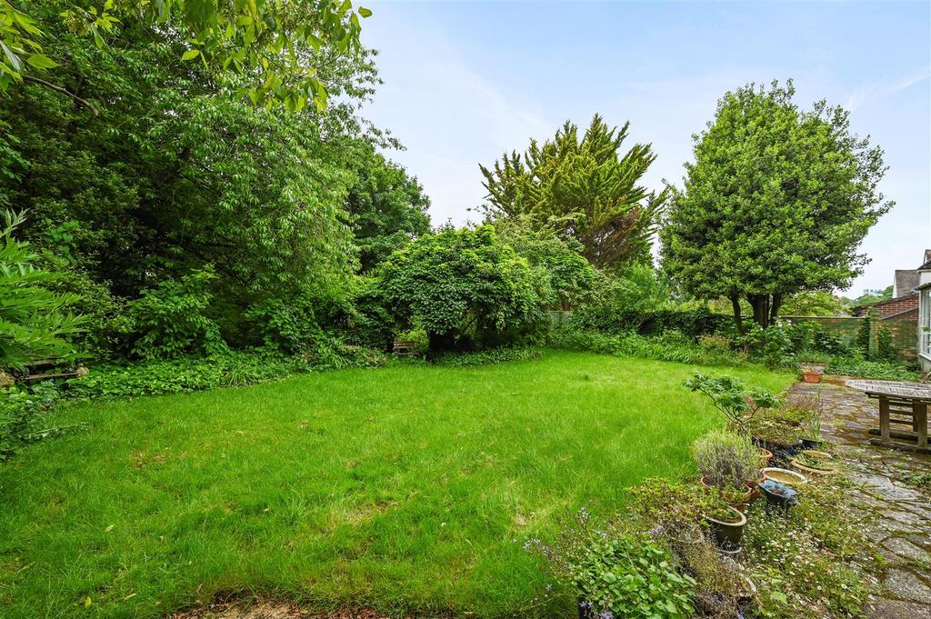 WH - 4 Hill Road - Garden A1 (1).jpg