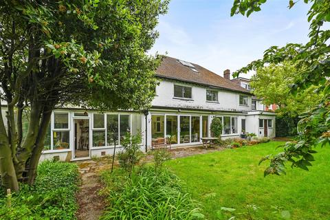 4 Hill Road, Carshalton, SM5 3RA