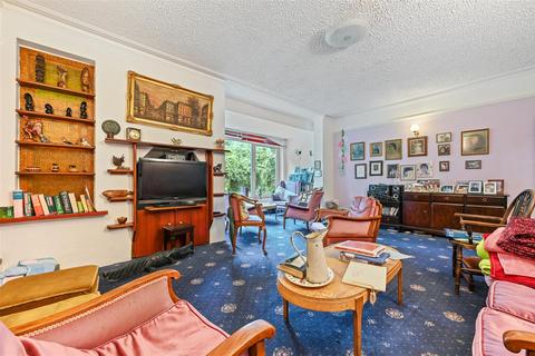 4 Hill Road, Carshalton, SM5 3RA