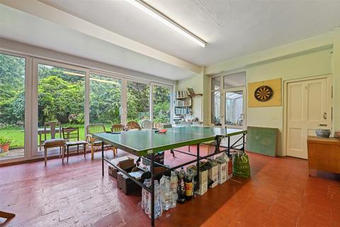 4 Hill Road, Carshalton, SM5 3RA
