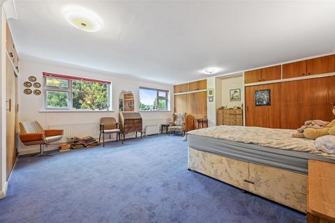 4 Hill Road, Carshalton, SM5 3RA