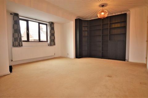 2 bedroom flat to rent, Culver Road, St Albans