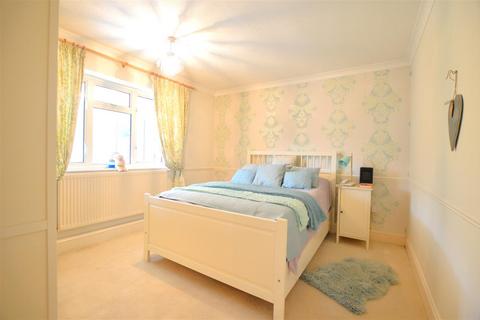 40 Deans Close, Stoke Poges, Slough, SL2 4JX