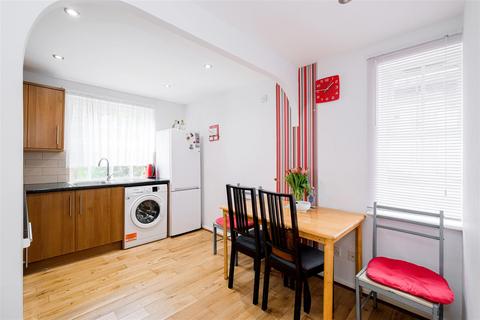 2 bedroom ground floor flat for sale, Willow Walk, Walthamstow