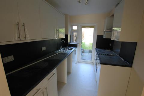 4 bedroom terraced house to rent, Woburn Close, Stevenage