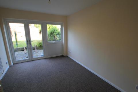 4 bedroom terraced house to rent, Woburn Close, Stevenage