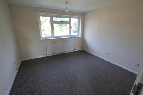 4 bedroom terraced house to rent, Woburn Close, Stevenage